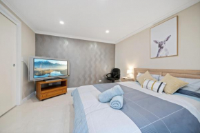 New 1-bedroom house with free parking